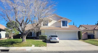 40636 Via Verdad, Palmdale, CA 93551 Cross St.: Rancho Vista