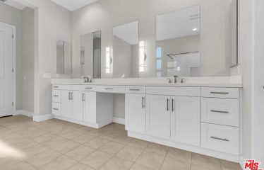 25145 Cherry Ridge Dr, Canyon Country, CA 91387 Cross St.: Golden Maple