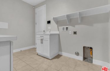 25145 Cherry Ridge Dr, Canyon Country, CA 91387 Cross St.: Golden Maple