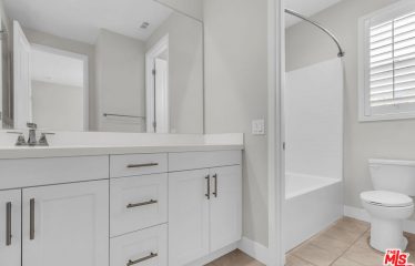 25145 Cherry Ridge Dr, Canyon Country, CA 91387 Cross St.: Golden Maple