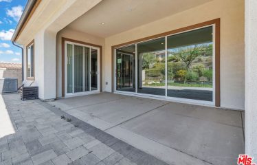 25145 Cherry Ridge Dr, Canyon Country, CA 91387 Cross St.: Golden Maple