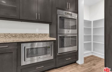 25145 Cherry Ridge Dr, Canyon Country, CA 91387 Cross St.: Golden Maple