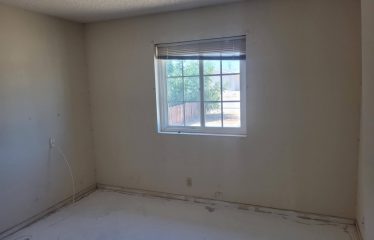 9012 Columbine, California City, CA 93505 Cross St.: 89th St